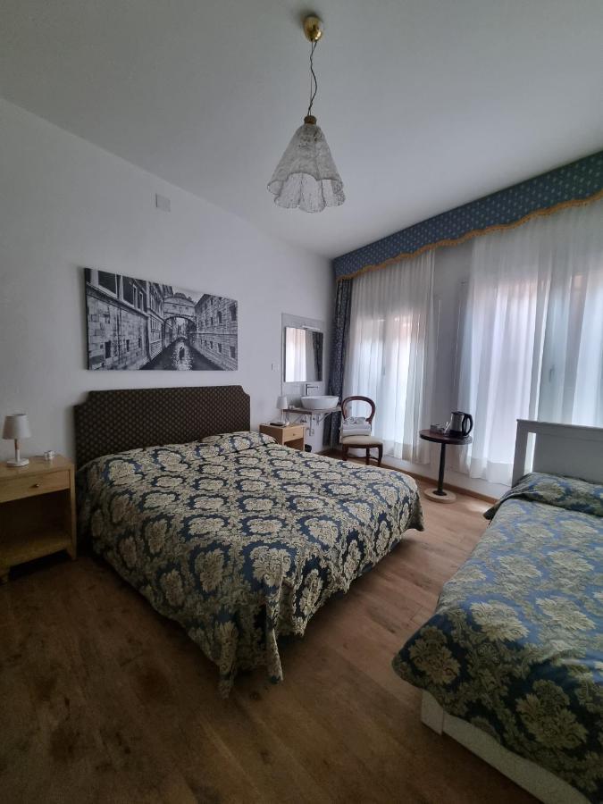 Chambre Triple avec Salle de Bains Commune