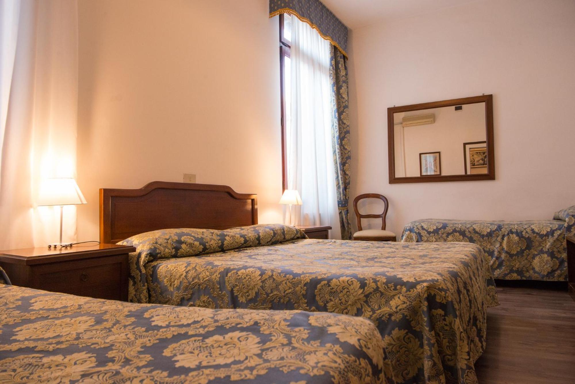Chambre Quadruple avec Salle de Bains Privative Intérieure